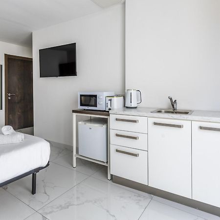 Hotel Studio Penthouse With Kitchenette And Side Seaview At The New Olo Living San Julián Exterior foto